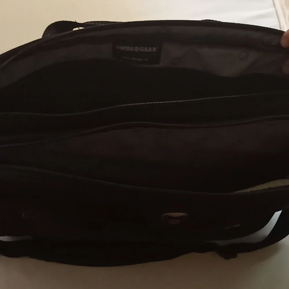 Swissgear Black SHERPA 16